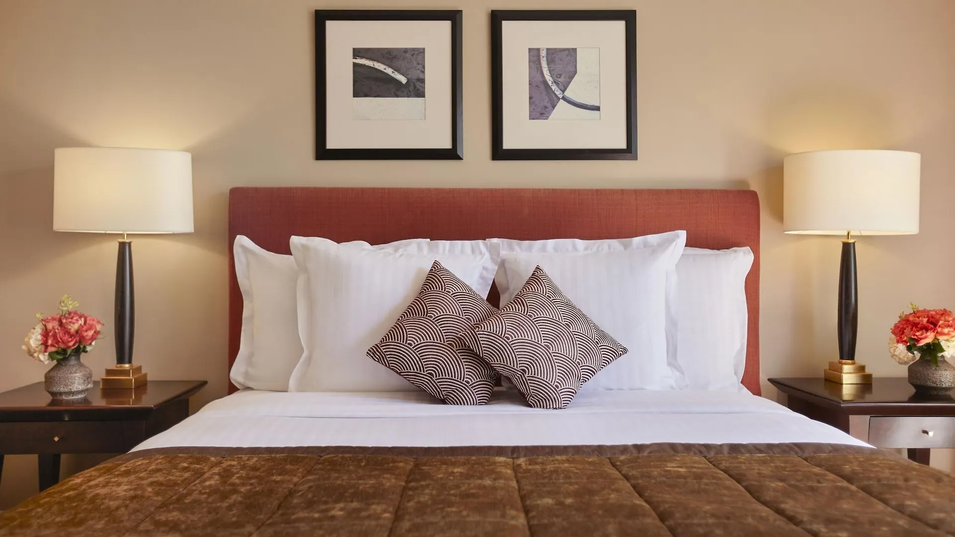 **** Hotel Warwick Champs-Elysees Paris France