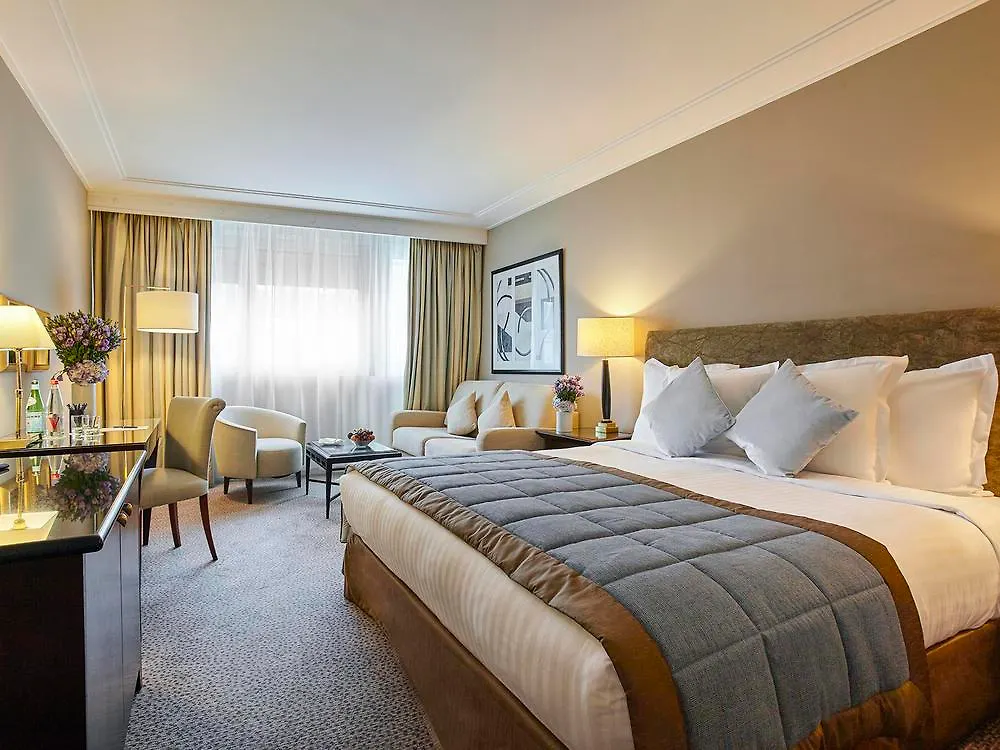 **** Hotel Warwick Champs-Elysees Paris France