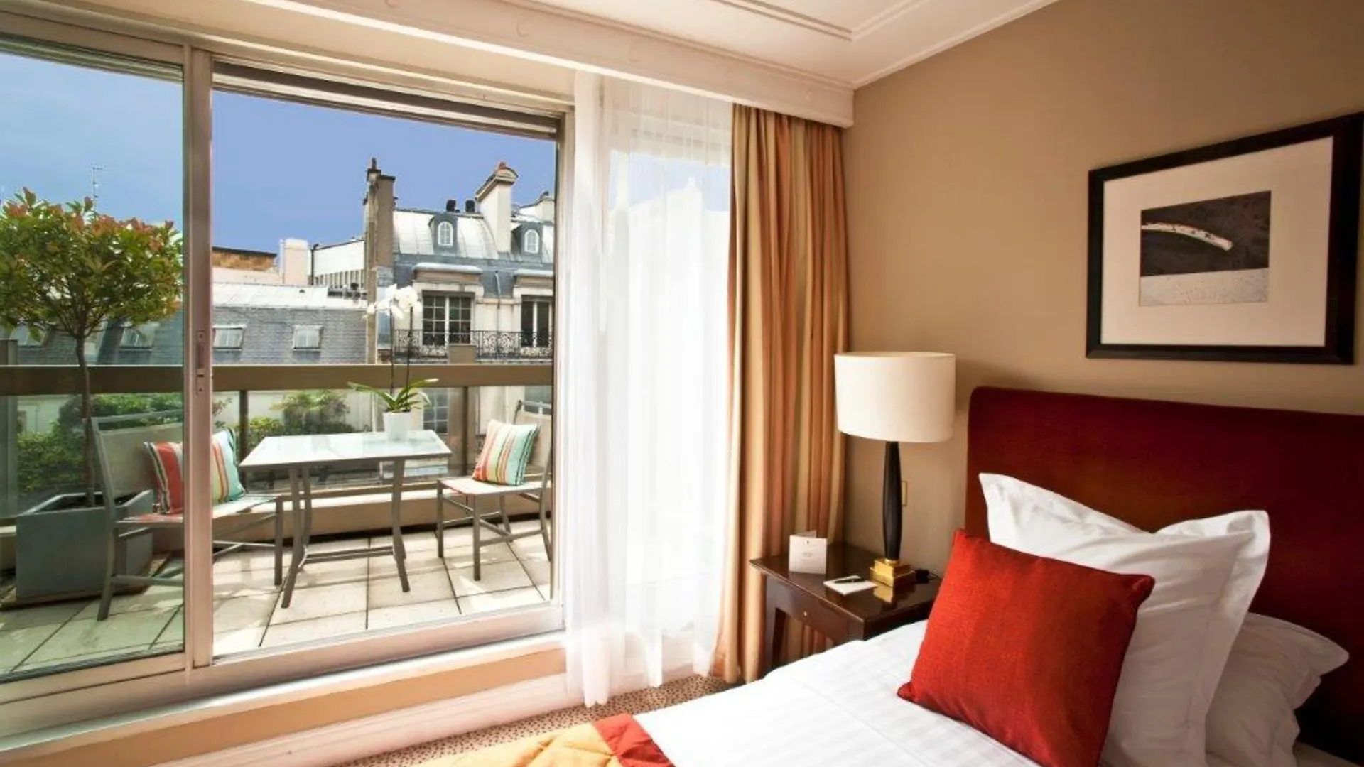 Warwick Champs-Elysees Paris 4*,