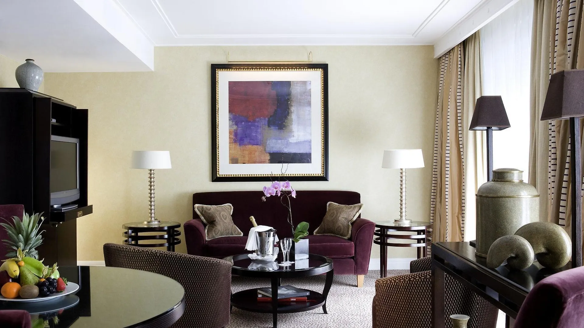 **** Hotel Warwick Champs-Elysees Paris France