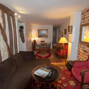  Appartamento Very French Two Bedroom In The Heart Of