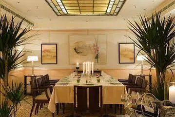 Warwick Champs-Elysees Parigi Hotel