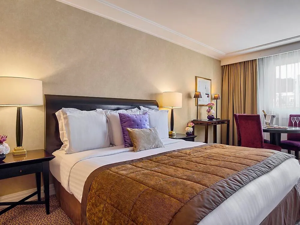**** Hotel Warwick Champs-Elysees Paris France